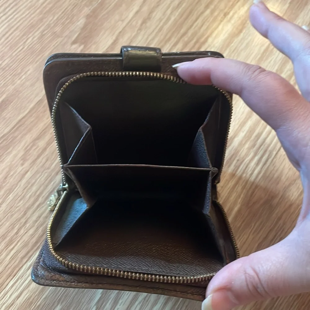 Louis Vuitton damier ebene compact wallet - Picture 10 of 10